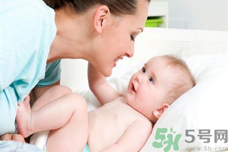 想要寶寶健康快樂 父母看看寶寶大便就能知道 想要寶寶健康快樂 父母看看寶寶大便就能知道