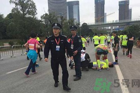 馬拉松跑完有后遺癥?應(yīng)對(duì)足底筋膜炎上身 馬拉松跑完有后遺癥?應(yīng)對(duì)足底筋膜炎上身