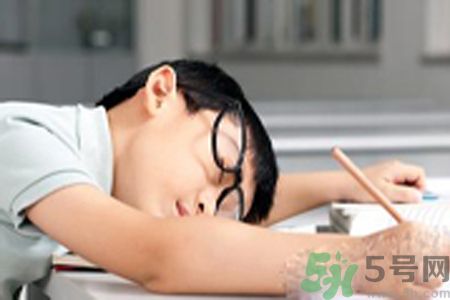 睡覺流口水是什么原因？睡覺流口水怎么辦？