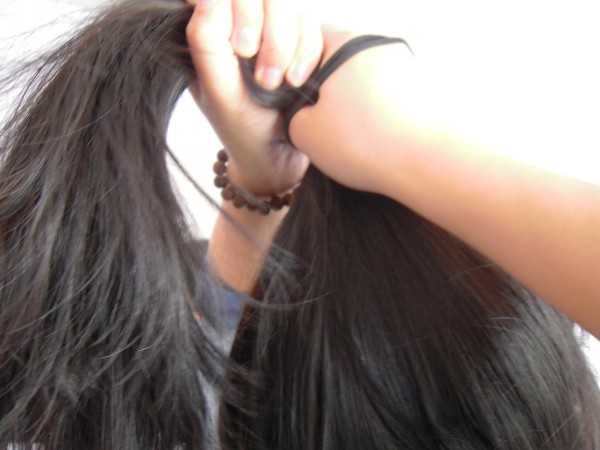 丸子頭兩根扎頭繩怎么扎?兩根皮筋扎丸子頭方法 丸子頭兩根扎頭繩怎么扎?兩根皮筋扎丸子頭方法