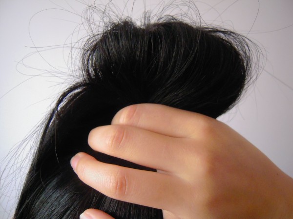 丸子頭兩根扎頭繩怎么扎?兩根皮筋扎丸子頭方法 丸子頭兩根扎頭繩怎么扎?兩根皮筋扎丸子頭方法