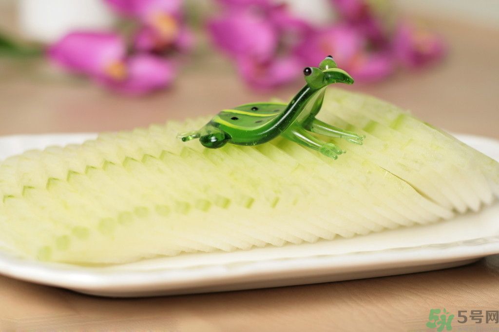 冬瓜可以去眼袋嗎？冬瓜怎么去眼袋？