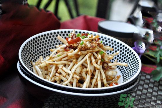 魚(yú)腥草可以燉雞湯嗎？魚(yú)腥草燉雞湯好不好？