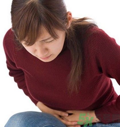 打嗝打不出來(lái)胸悶是怎么回事？打嗝打不出來(lái)胸悶怎么辦？