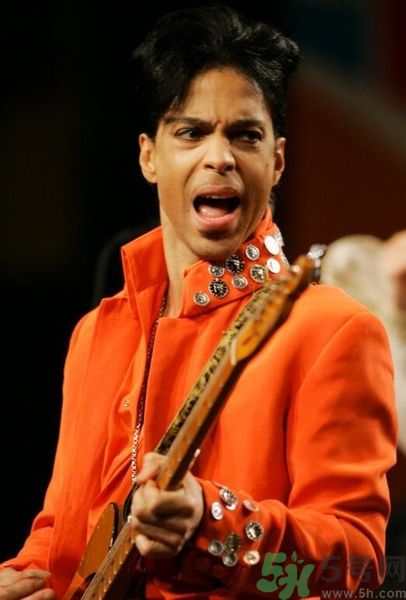 邁克爾·杰克遜昔日勁敵Prince離世的原因是什么？