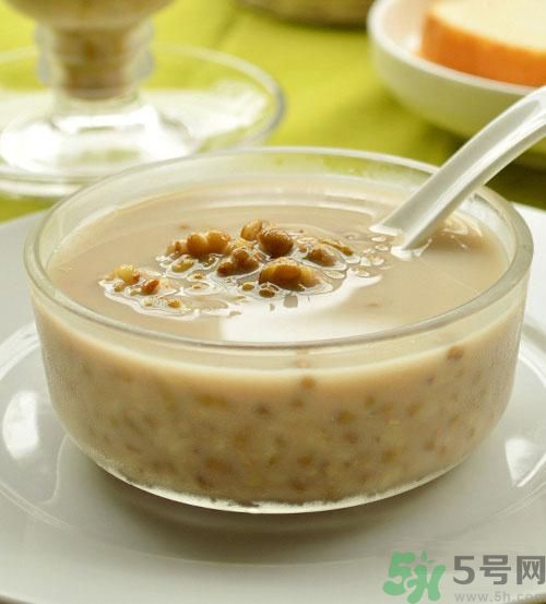 孩子發(fā)燒能吃冰淇淋嗎？感冒發(fā)燒可以吃雪糕嗎？