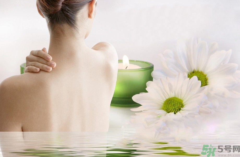 洗澡用沐浴露好還是香皂好？洗澡用什么洗的干凈？