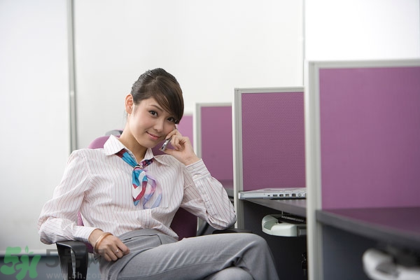 耳機(jī)接電話輻射大嗎？用耳機(jī)減少輻射是真的嗎？