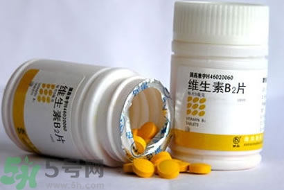 維生素c和維生素b2可以一起吃嗎?維生素c和維生素b2治什么 維生素c和維生素b2可以一起吃嗎?維生素c和維生素b2治什么