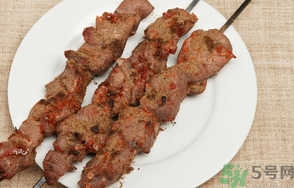 吃羊肉串能喝啤酒嗎?吃羊肉串喝什么酒好? 吃羊肉串能喝啤酒嗎?吃羊肉串喝什么酒好?