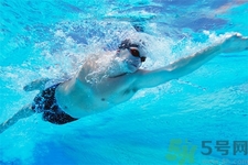 游泳能改善膝關(guān)節(jié)踝關(guān)節(jié)損傷嗎？游泳對膝關(guān)節(jié)炎有益嗎？