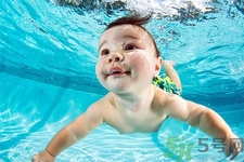 游泳能改善膝關(guān)節(jié)踝關(guān)節(jié)損傷嗎？游泳對膝關(guān)節(jié)炎有益嗎？