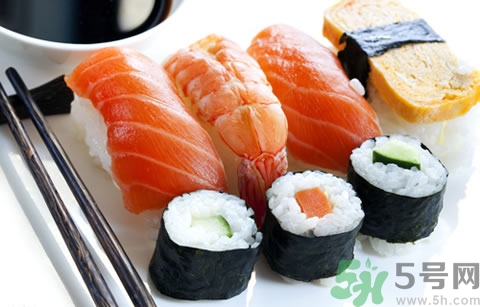 壽司可以用普通大米嗎?壽司可以用糯米做嗎? 壽司可以用普通大米嗎?壽司可以用糯米做嗎?