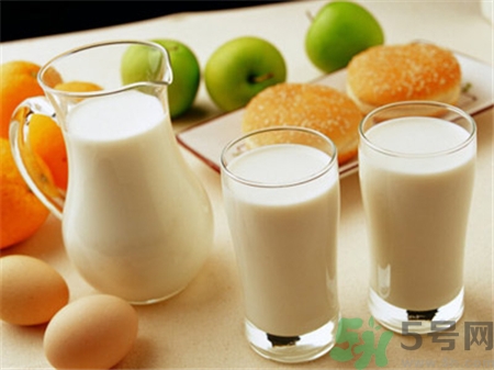 石榴可以和牛奶一起吃嗎?石榴和牛奶一起吃會(huì)怎么樣? 石榴可以和牛奶一起吃嗎?石榴和牛奶一起吃會(huì)怎么樣?