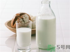 石榴可以和牛奶一起吃嗎?石榴和牛奶一起吃會(huì)怎么樣? 石榴可以和牛奶一起吃嗎?石榴和牛奶一起吃會(huì)怎么樣?