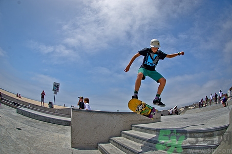 玩滑板腳裸疼怎么回事?玩滑板腳裸疼怎么辦 玩滑板腳裸疼怎么回事?玩滑板腳裸疼怎么辦