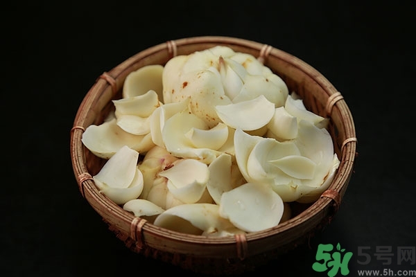 鮮百合吃多了會(huì)中毒嗎?鮮百合的吃法禁忌 鮮百合吃多了會(huì)中毒嗎?鮮百合的吃法禁忌