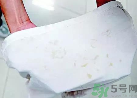 石榴水弄衣服上怎么洗？石榴汁怎么清洗？