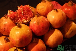 石榴有點爛了還能吃嗎？石榴壞了一點能吃嗎？