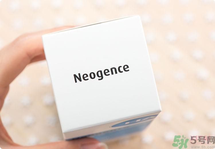 Neogence霓凈思玻尿酸保濕液化妝水真假辨別對比圖 Neogence霓凈思玻尿酸保濕液化妝水真假辨別對比圖