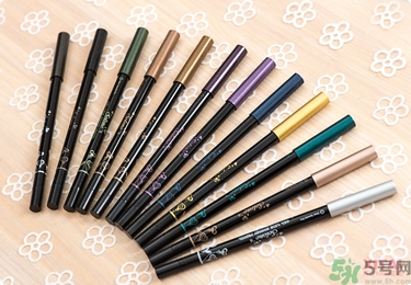 solone眼線(xiàn)筆怎么削？怎么推出來(lái)？