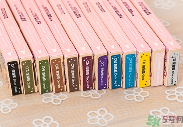 solone眼線(xiàn)筆怎么削？怎么推出來(lái)？