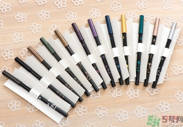 solone眼線(xiàn)筆怎么削？怎么推出來(lái)？