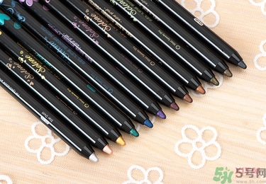 solone眼線(xiàn)筆怎么削？怎么推出來(lái)？