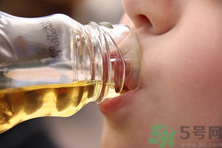 石榴汁的熱量高嗎?一杯石榴汁的熱量是多少 石榴汁的熱量高嗎?一杯石榴汁的熱量是多少