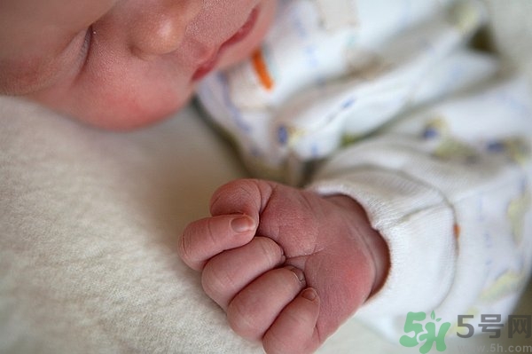 寶寶喉嚨有痰怎么辦?寶寶有痰咳不出來怎么辦? 寶寶喉嚨有痰怎么辦?寶寶有痰咳不出來怎么辦?