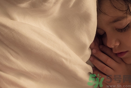 打鼾會(huì)傳染嗎?睡覺(jué)打鼾怎么治療 打鼾會(huì)傳染嗎?睡覺(jué)打鼾怎么治療