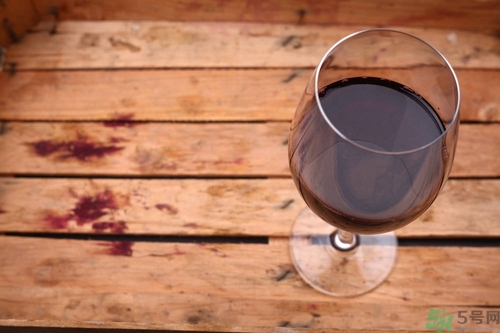 紅酒是葡萄酒嗎？葡萄酒和紅酒有什么區(qū)別