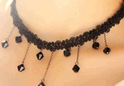 choker項(xiàng)鏈怎么搭配衣服？choker蕾絲項(xiàng)鏈搭配