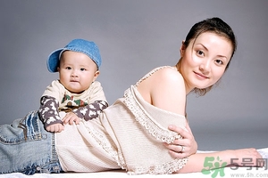 油性頭發(fā)幾天洗一次最好,油性發(fā)質(zhì)幾天洗一次 油性頭發(fā)幾天洗一次最好,油性發(fā)質(zhì)幾天洗一次