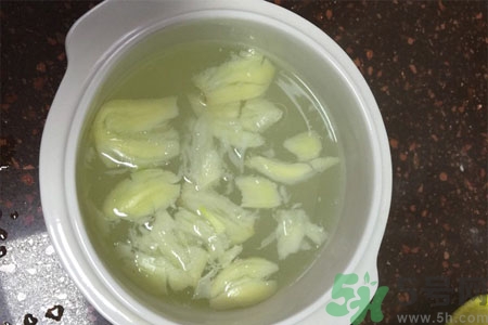 寶寶咳嗽喝大蒜水有用嗎？小孩咳嗽能喝大蒜水嗎？