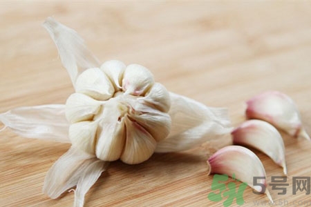 寶寶咳嗽喝大蒜水有用嗎？小孩咳嗽能喝大蒜水嗎？
