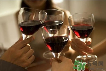 喝白酒后怎么解酒？喝白酒后吃什么解酒最有效？