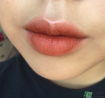 smashbox唇釉out loud色號(hào)真人試色圖 smashbox唇釉out loud色號(hào)真人試色圖