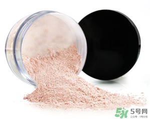 冬天化妝要用散粉嗎？冬天化妝需要定妝粉嗎？