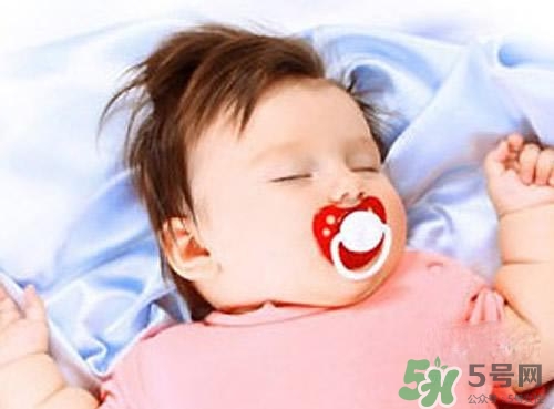 安撫奶嘴乳膠好還是硅膠好？怎么挑選安撫奶嘴？