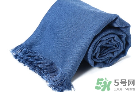 怎樣辨別巴寶莉山羊絨圍巾真假？巴寶莉圍巾真假辨別