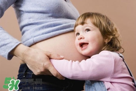 產(chǎn)后胸部下垂什么原因？產(chǎn)后胸部下垂怎么辦？