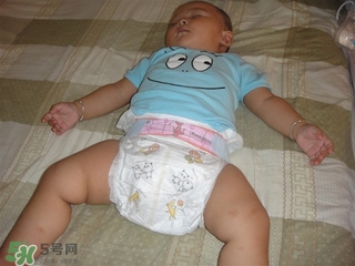 花王紙尿褲的穿法圖解_花王紙尿褲怎么穿 花王紙尿褲的穿法圖解_花王紙尿褲怎么穿