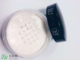 laura羅拉散粉和紀(jì)梵希散粉哪個好？羅拉和紀(jì)梵希散粉對比