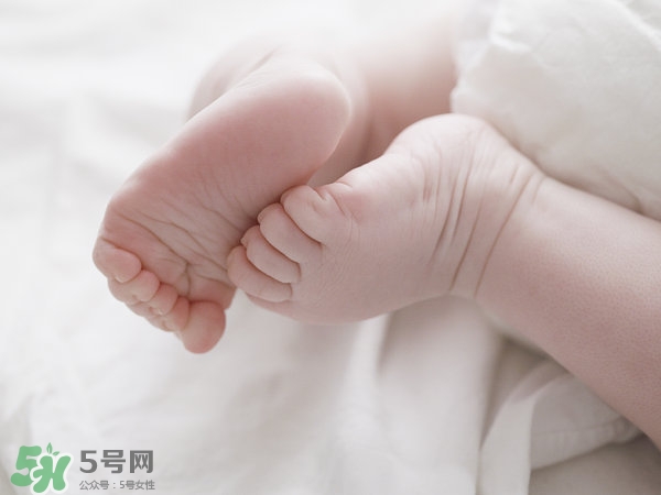 寶寶可以用熱水泡腳嗎?寶寶泡腳好嗎? 寶寶可以用熱水泡腳嗎?寶寶泡腳好嗎?