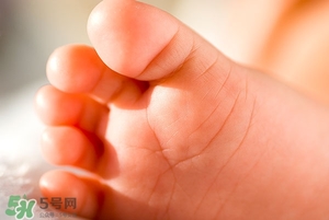 寶寶可以用熱水泡腳嗎?寶寶泡腳好嗎? 寶寶可以用熱水泡腳嗎?寶寶泡腳好嗎?