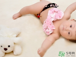 新生兒多久洗一次澡？新生兒洗澡溫度多少度合適？