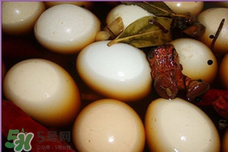 腌雞蛋沒有壇子怎么辦？腌雞蛋用鐵盆可以嗎？