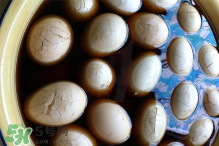 腌雞蛋沒有壇子怎么辦？腌雞蛋用鐵盆可以嗎？