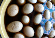 腌咸雞蛋一斤放多少鹽？腌咸雞蛋10斤需多少鹽？